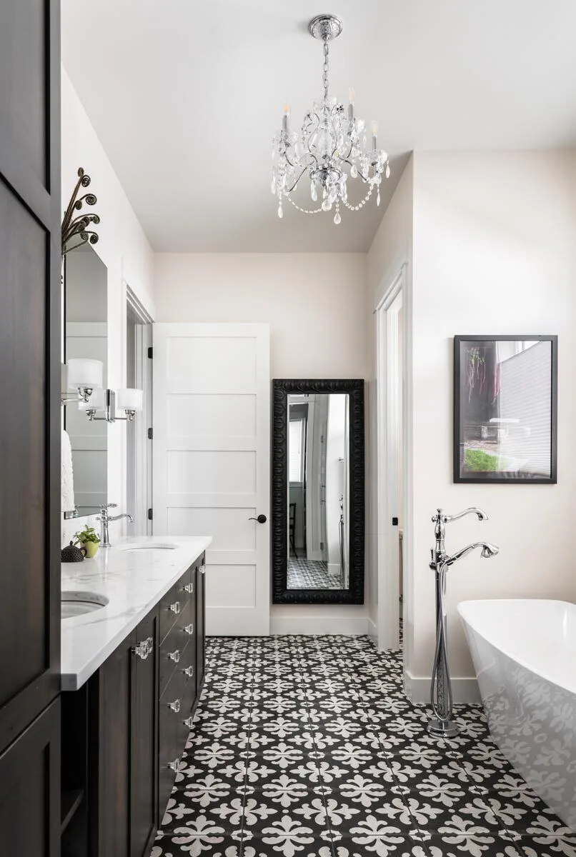 The bathroom's black and white motif appears lovely with the tiles built on the flooring.