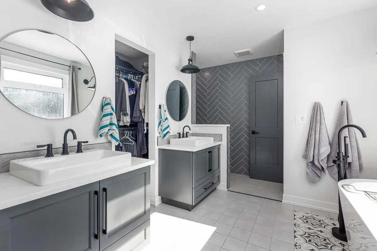 Bathroom area with a walk-in closet and a gray tone interior.