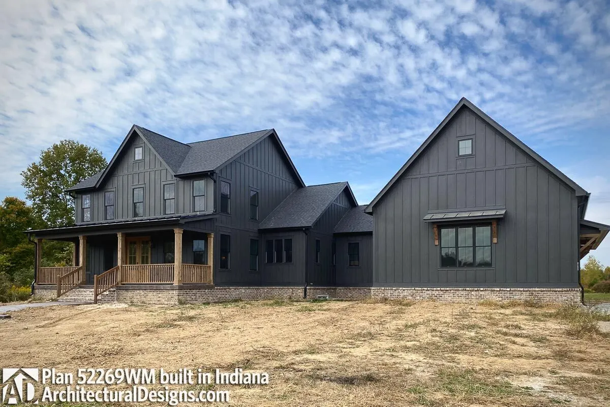 The black farmhouse and wooden porch accents look wonderful together.
