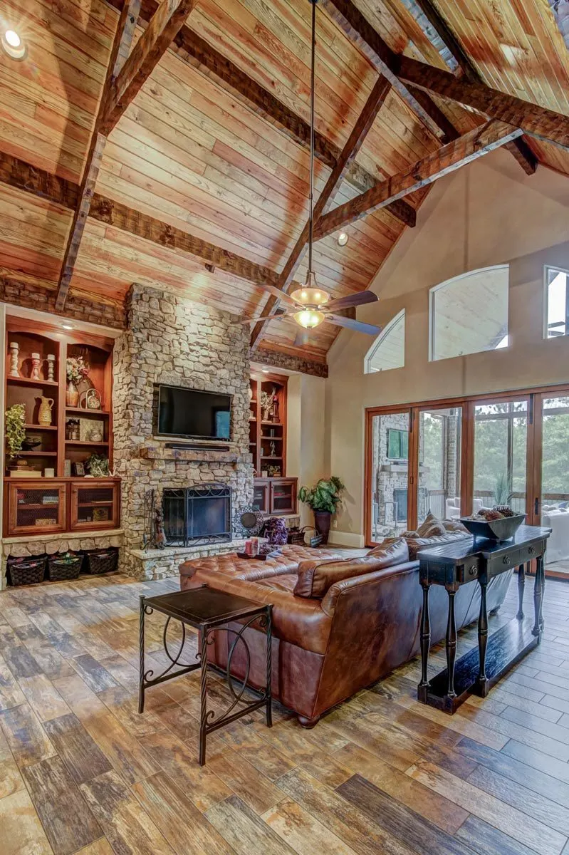 Living area with soaring ceilings and a large fan with lighting.