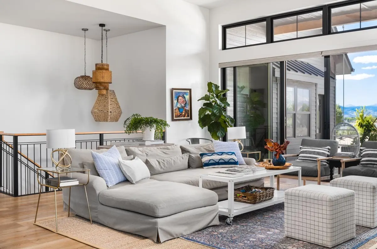 The ranch house's living room, with its high ceiling and attractive décor