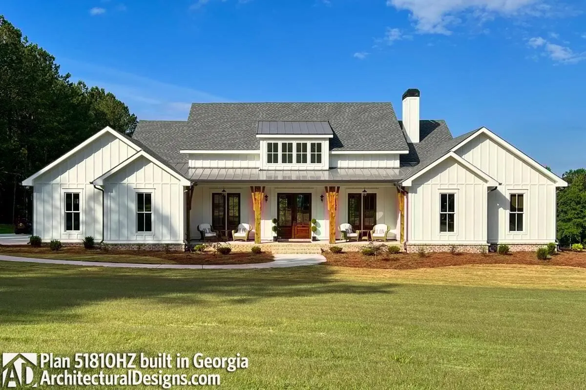 The porch's usage of pillars with wood accents is really striking.