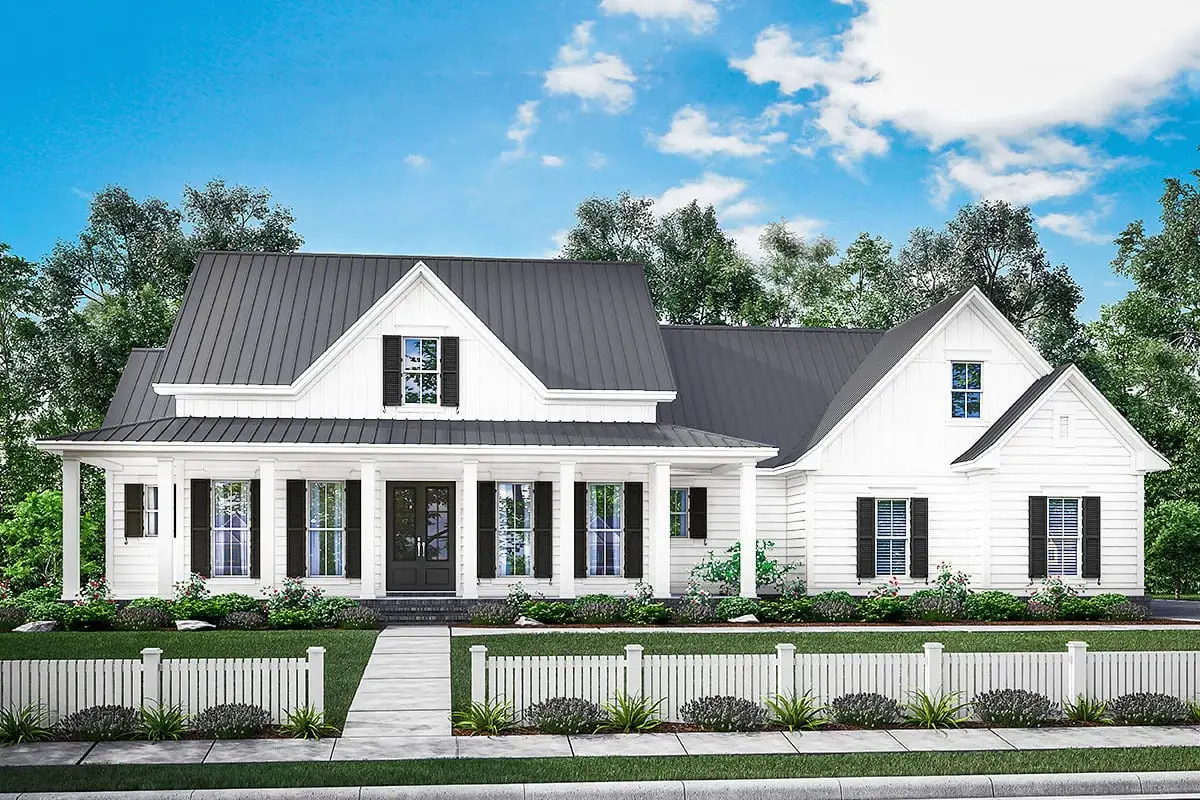 The white wooden fence around the contemporary farmhouse with an extra room is a touch of classic style.