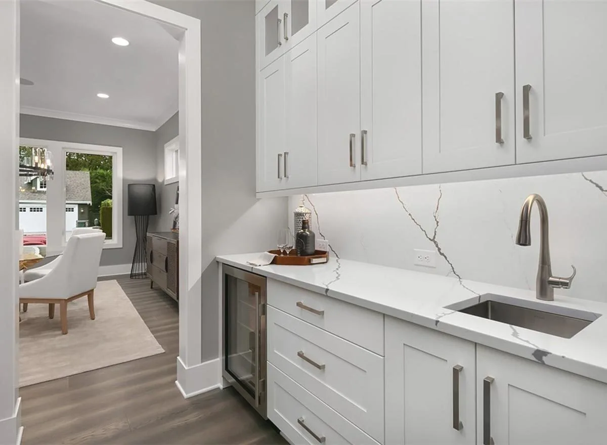 A lovely counter in a white and gray touch design that matches the backsplash wall.