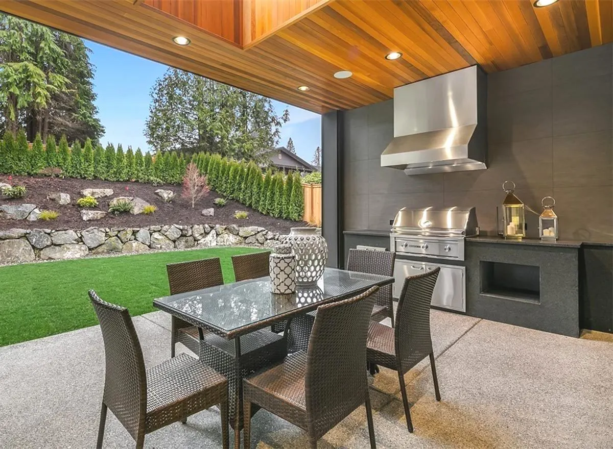 The outdoor space has a wood ceiling, a tile wall, and a gray floor.