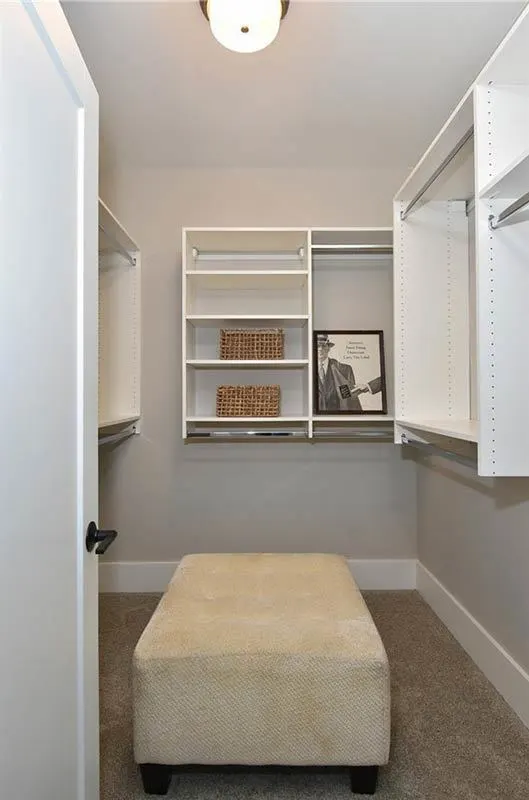 An extra bonus room where you can put all your things such as seasonal clothes, luggage and holiday decorations.