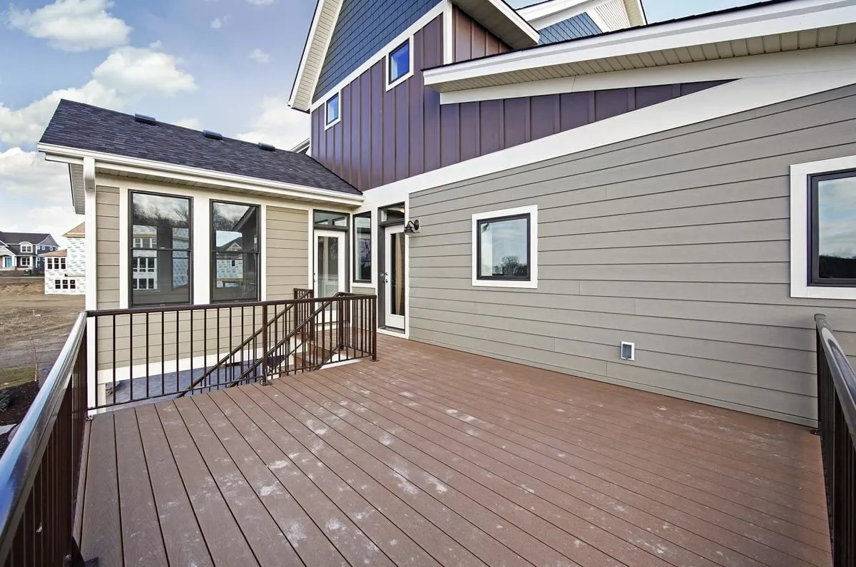 The neutral colors of the walls and flooring complement each other perfectly.