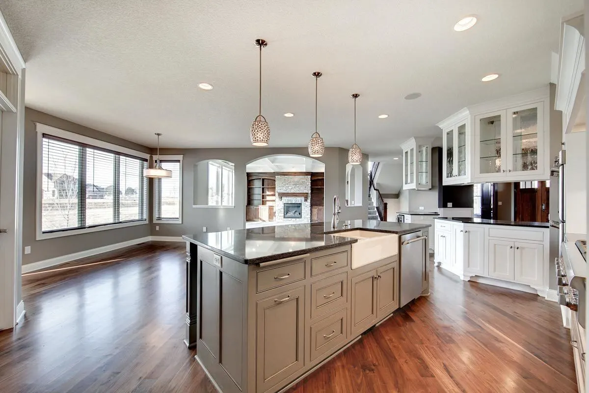 The kitchen layout in slanting position island.