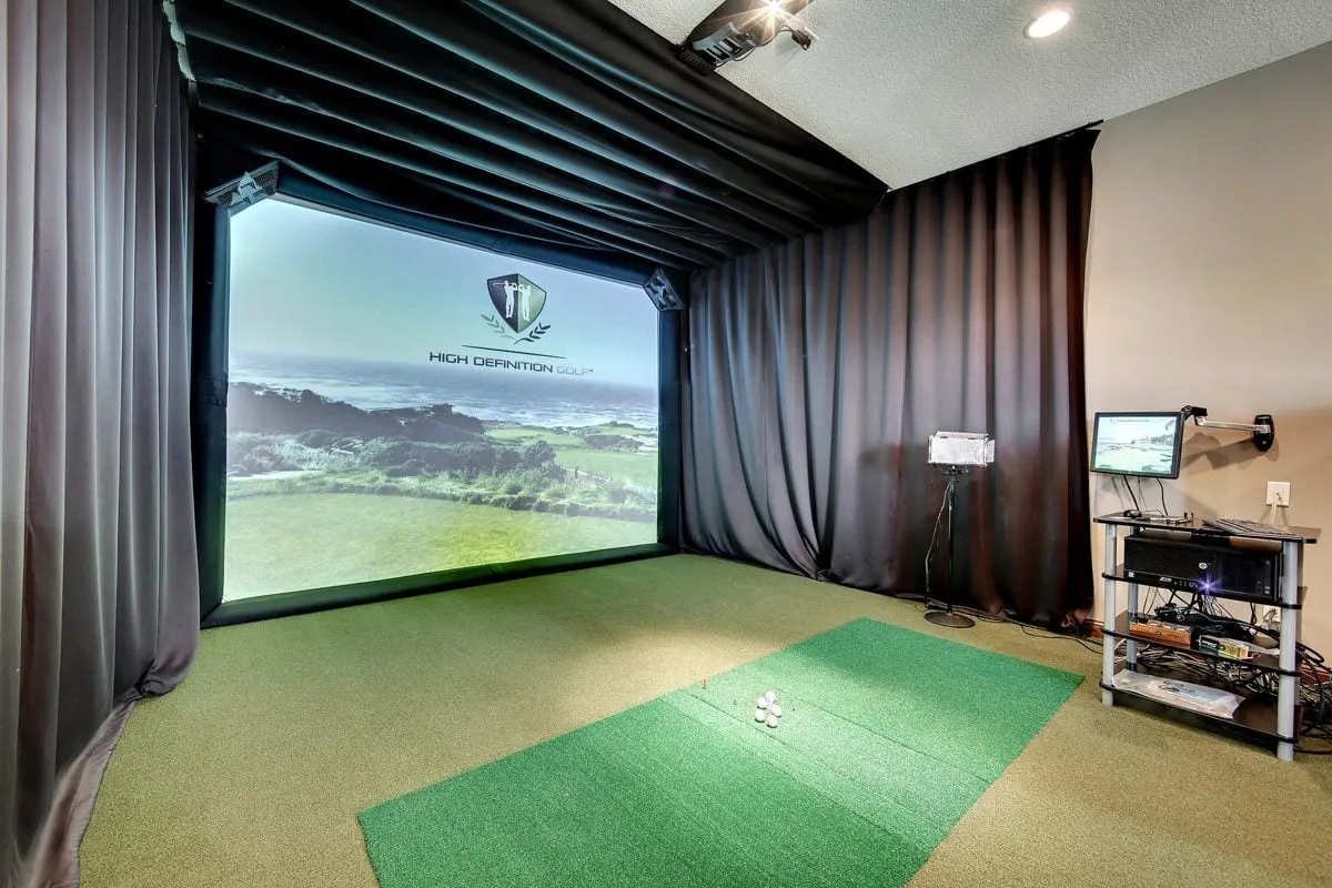 A simulation room with an ideal green floor ground.