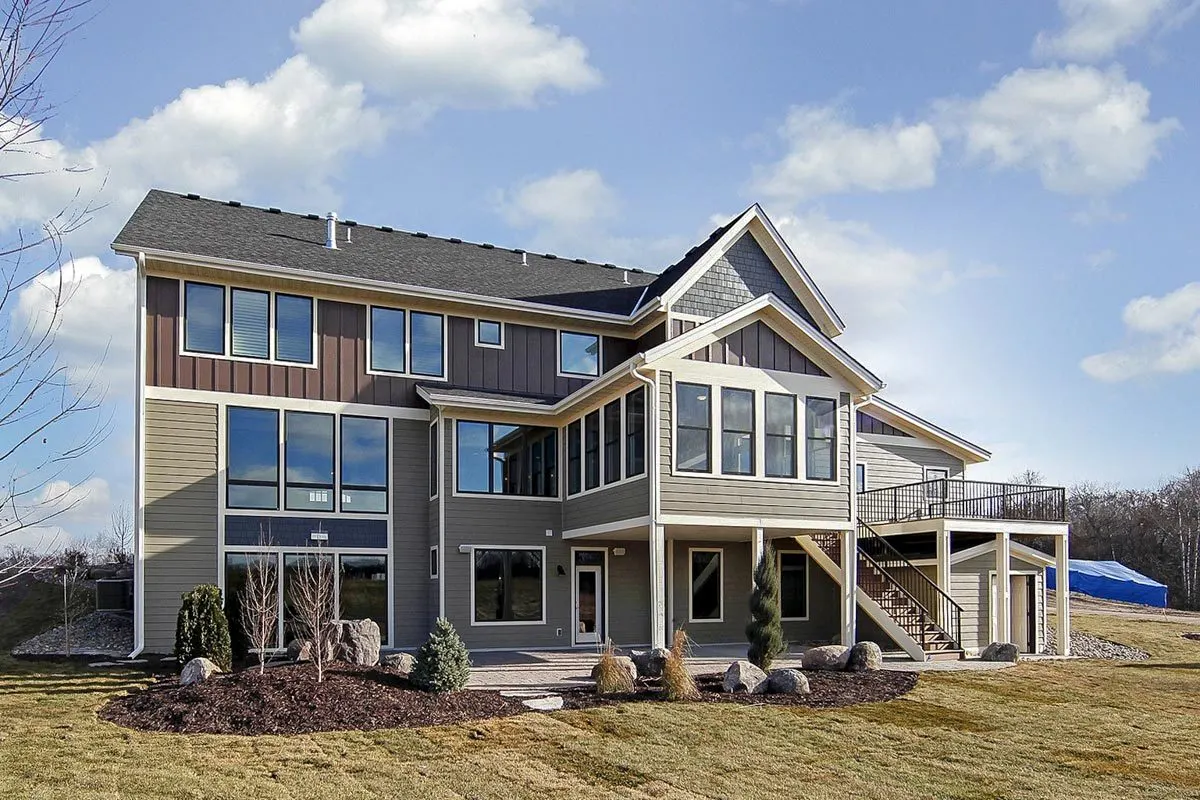 Back view of the house's façade in a dark color tone.