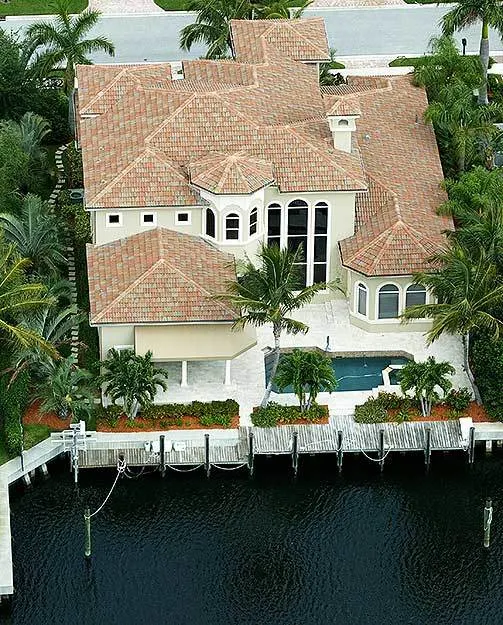 An attractive window arrangement adds charm to the house façade.