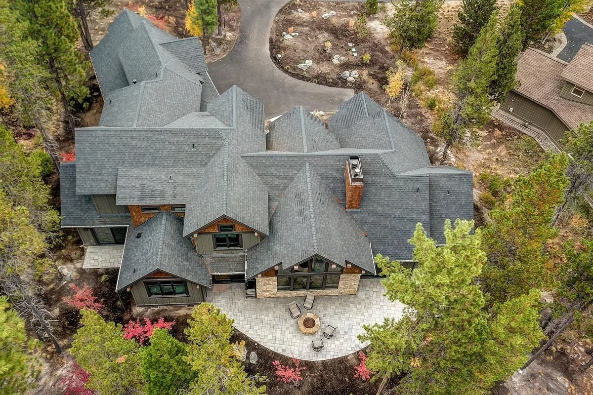 Top view of the house in the back area, showing the vast terrace.