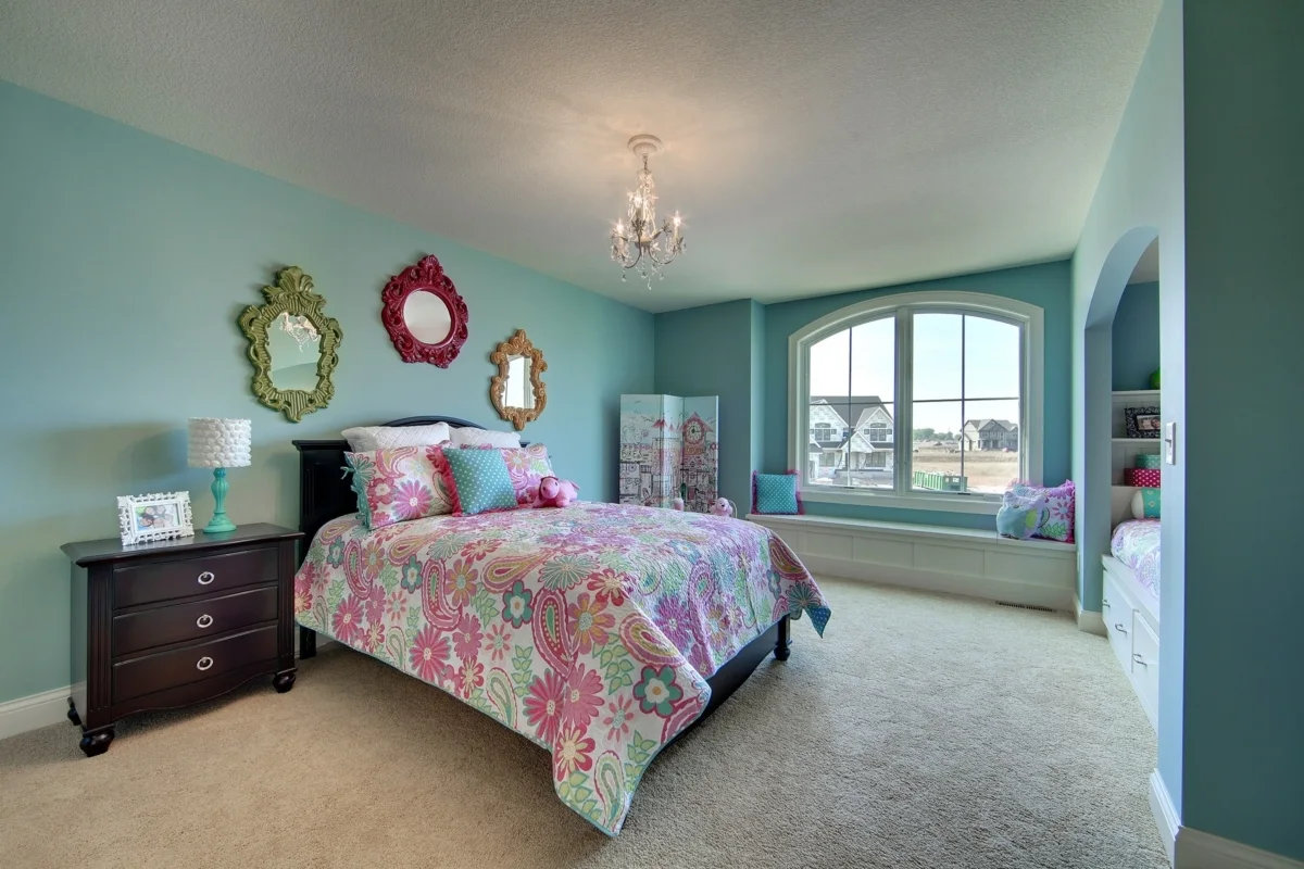 Colorful bedroom decorations, from the bed cover to the wall design.
